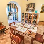 Villa Favorita Suites Bed and breakfast