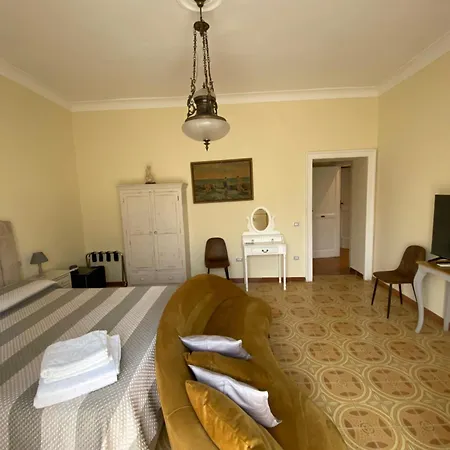 Villa Favorita Suites Bed and breakfast 3*