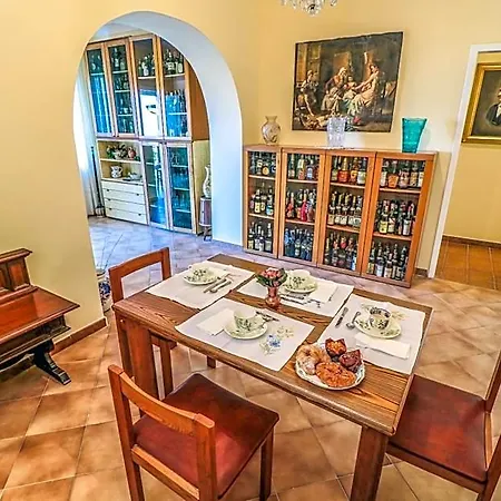 Favorita Nocleg ze śniadaniem